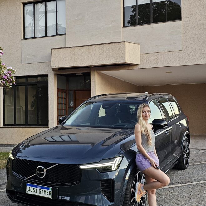 Volvo XC90 Ultra Dark – Grande SUV híbrido plug-in