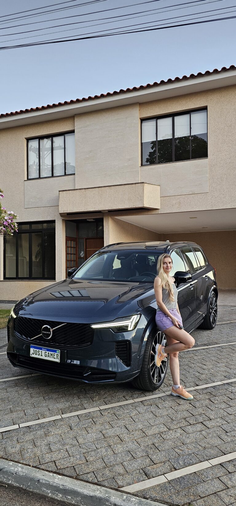 Volvo XC90 Ultra Dark – Grande SUV híbrido plug-in