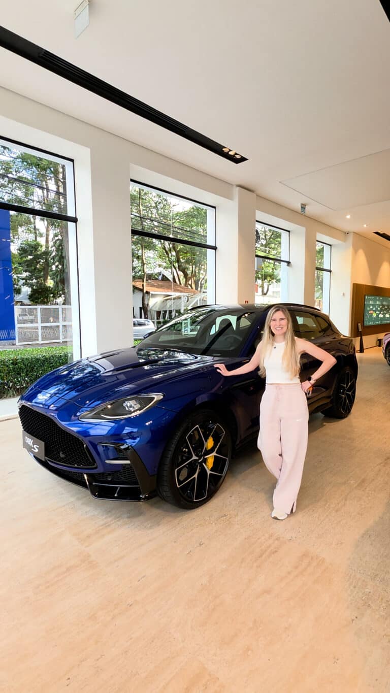 Aston Martin DBX S: 727 cv, luxo extremo e desempenho de supercarro em um SUV