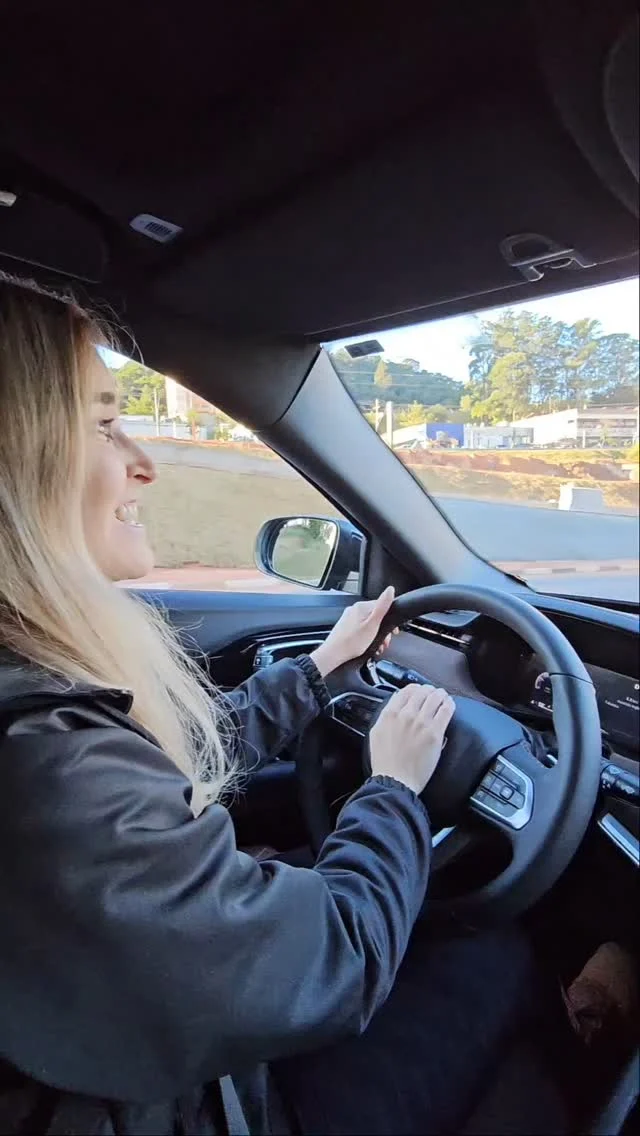 Esse carro é maravilhoso, tem 7 lugares, teto solar panorâmico com abertura, motor a diesel, com as dicas que eu dei no vídeo, você sabe que carro é esse ?
.
.
.
.
Resp. Jeep Commander Overland 

#carro
#carros