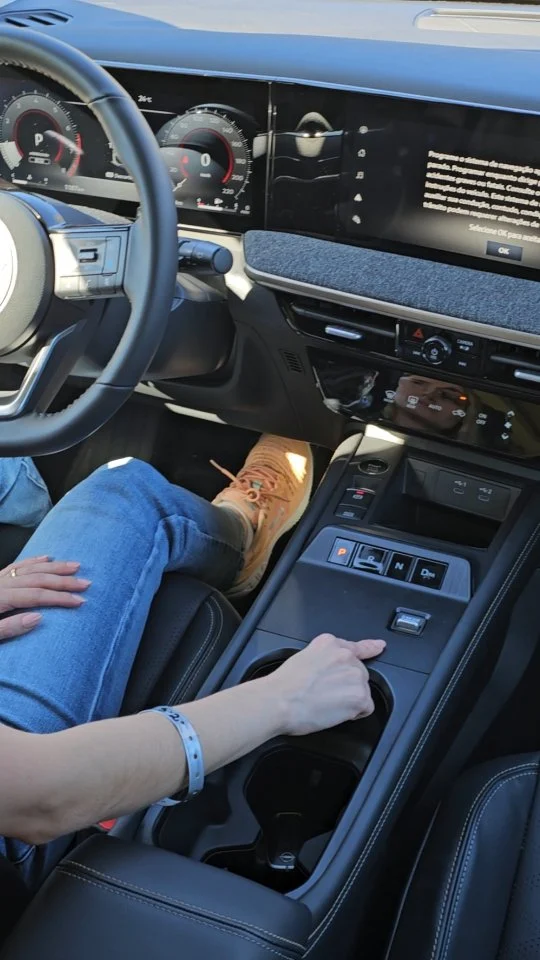 Pelas dicas que eu dei, você sabe que carro é esse?
Olha esse carro, que interior bonito e cheio de tecnologia

Dirigimos quase 200km para testar o novo Nissan Kicks, obrigada @donameudestino por ser minha dupla nessa viagem 

Obrigada @nissanbrasil pelo convite #nissan #carro #carros #nissankicks #novonissankicks #kicks2026