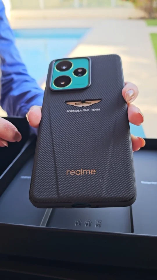 Já viu o celular da Aston Martin ?
cupom exclusivo: JOSI ele garante 5% de desconto em todos os aparelhos, frete grátis e ainda recebe de brinde um fone + uma caixa de som!

só pra quem me segue válido no site www.realmestore.com.br

@realmestore.br  esse é o Realme GT7 edição Aston Martin  #realmestore #realme #celular #smartphone #astonmartin #carro #carros